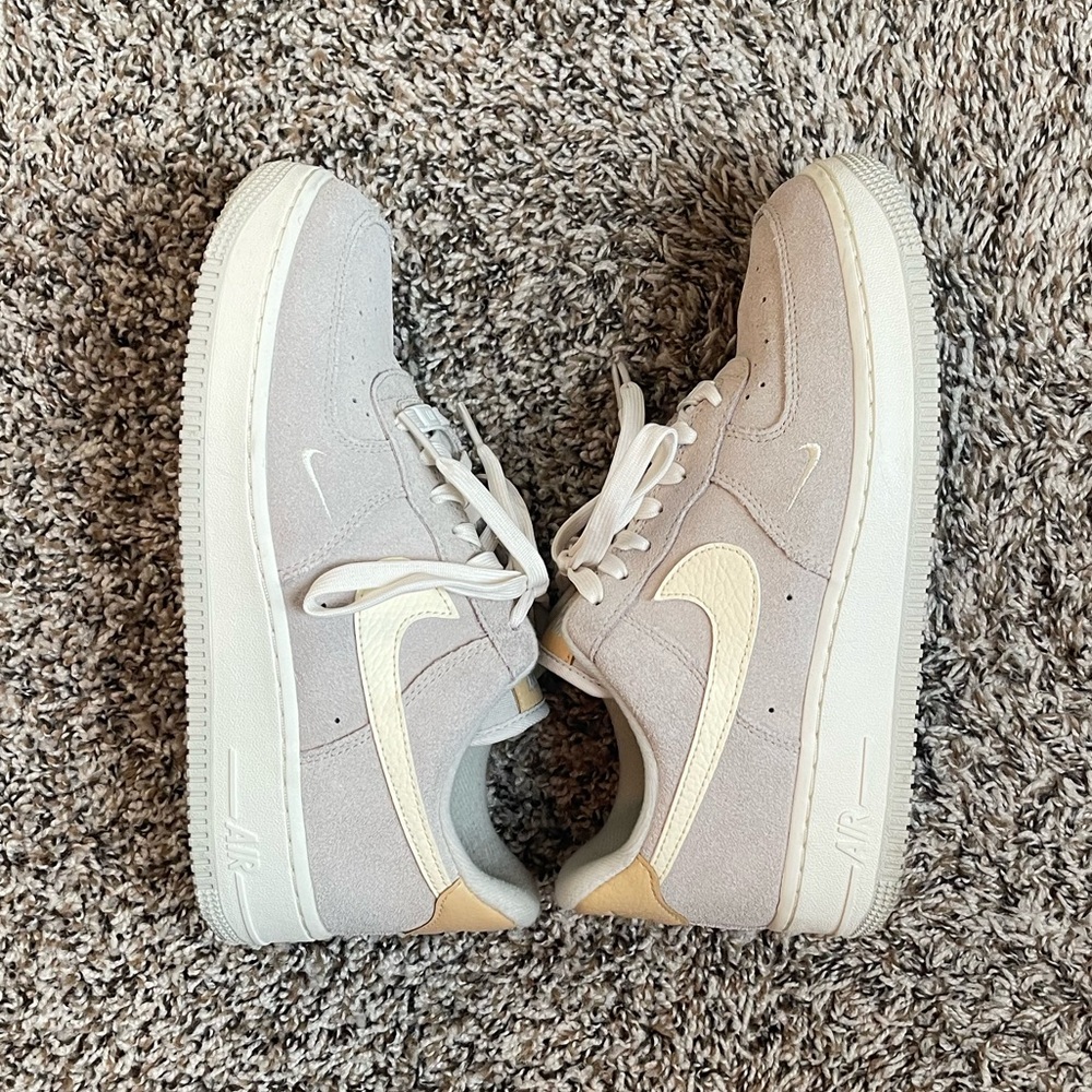Nike • Women’s Air Force 1 Light Tan Sneakers. Size 8.5